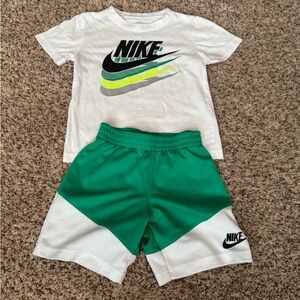 Nike White and Green Kids Set